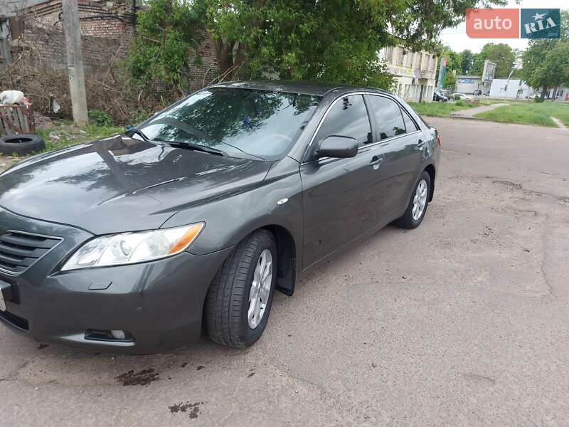 Седан Toyota Camry 2008 в Чернигове