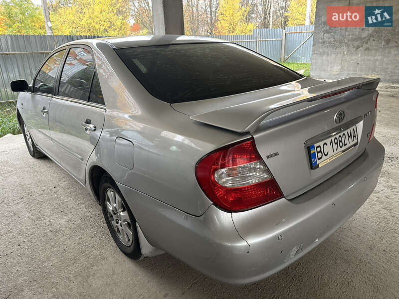 Седан Toyota Camry 2004 в Львове