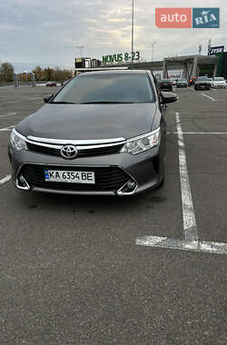 Седан Toyota Camry 2017 в Киеве