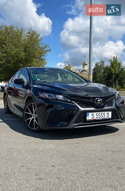 Toyota Camry 2021