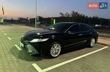 Седан Toyota Camry 2018 в Киеве