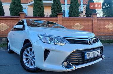 Седан Toyota Camry 2017 в Хмельницком