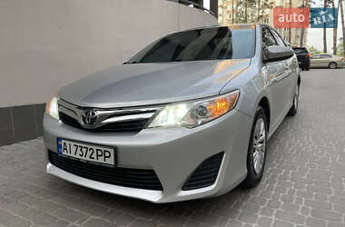 Седан Toyota Camry 2013 в Києві