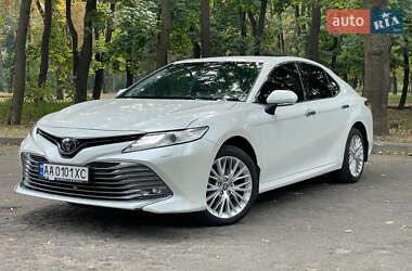 Седан Toyota Camry 2020 в Києві