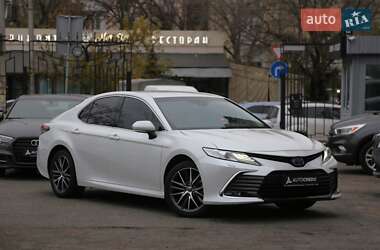 Toyota Camry 2021