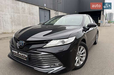 Седан Toyota Camry 2019 в Києві