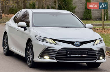 Седан Toyota Camry 2024 в Ровно