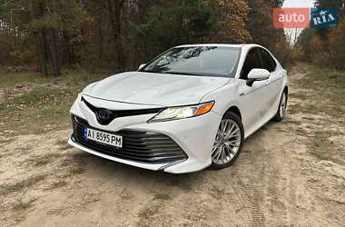 Седан Toyota Camry 2018 в Киеве