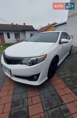 Седан Toyota Camry 2013 в Стрию