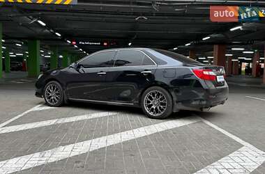 Седан Toyota Camry 2012 в Киеве