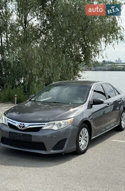 Седан Toyota Camry 2013 в Києві