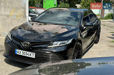 Седан Toyota Camry 2017 в Киеве