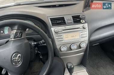 Седан Toyota Camry 2011 в Рівному