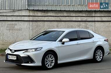 Седан Toyota Camry 2023 в Києві