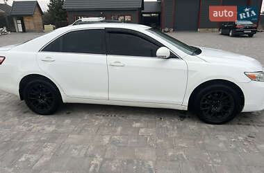 Седан Toyota Camry 2011 в Олевске