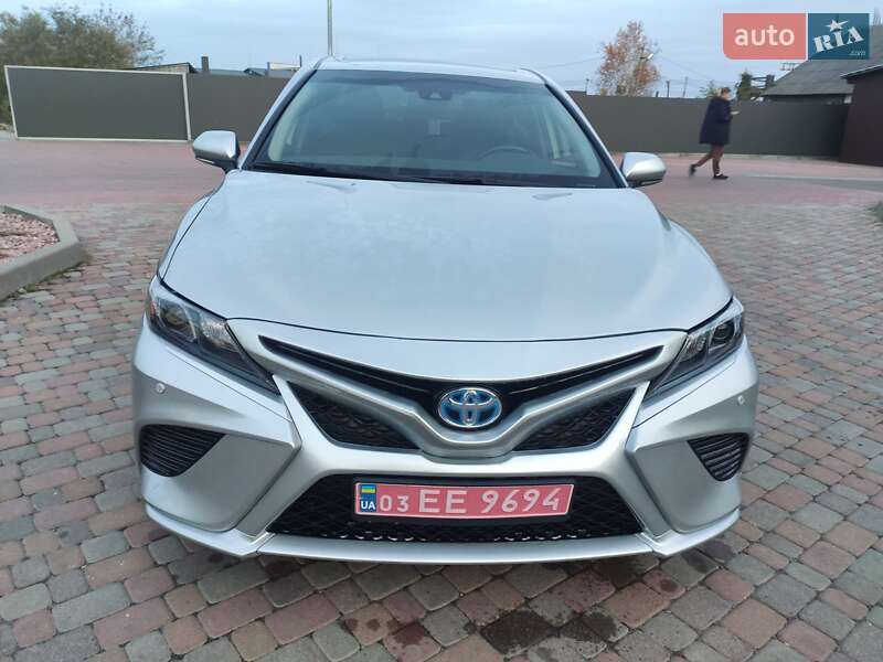 Седан Toyota Camry 2020 в Сарнах