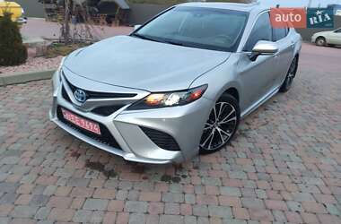 Седан Toyota Camry 2020 в Сарнах