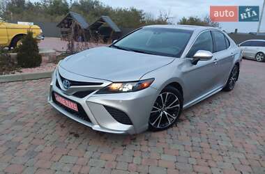 Седан Toyota Camry 2020 в Сарнах