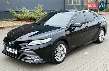 Седан Toyota Camry 2020 в Києві