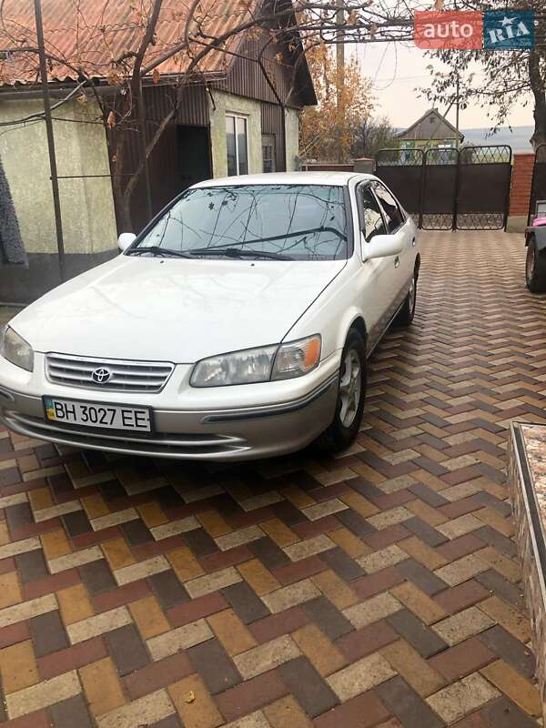 Седан Toyota Camry 2000 в 