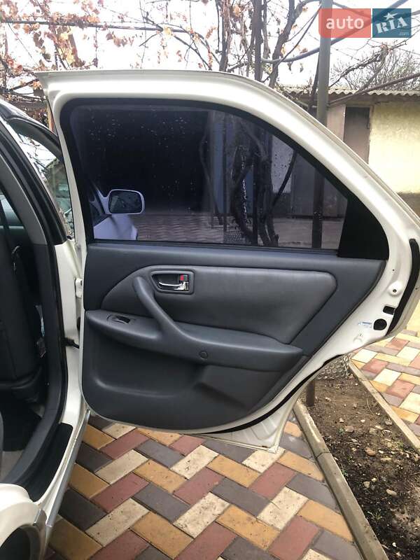 Седан Toyota Camry 2000 в Одессе
