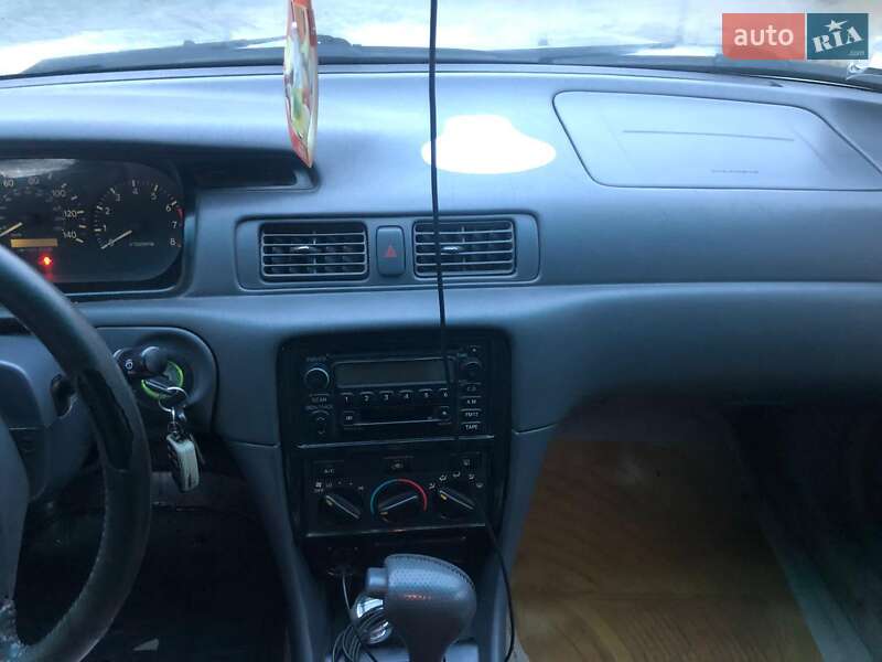 Седан Toyota Camry 2000 в Одессе