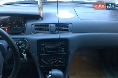 Седан Toyota Camry 2000 в 