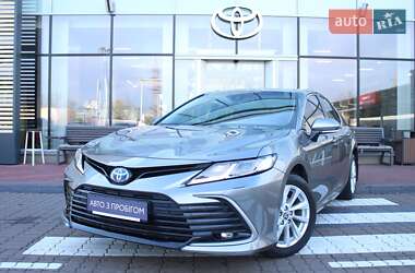 Toyota Camry 2021