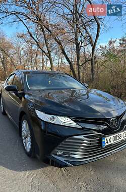 Седан Toyota Camry 2019 в Харькове