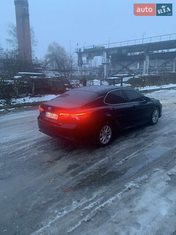 Седан Toyota Camry 2022 в Хмельницькому