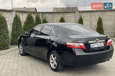 Седан Toyota Camry 2008 в Сарнах