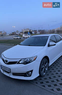 Седан Toyota Camry 2013 в Києві