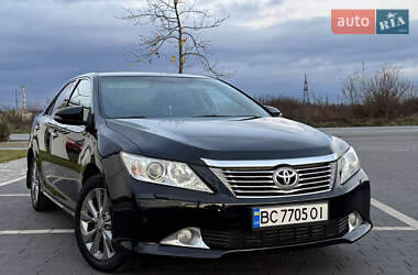 Седан Toyota Camry 2011 в Мукачево