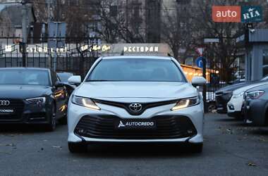 Седан Toyota Camry 2019 в Киеве