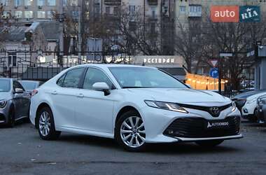 Toyota Camry 2019