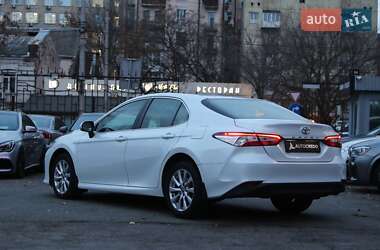 Седан Toyota Camry 2019 в Киеве