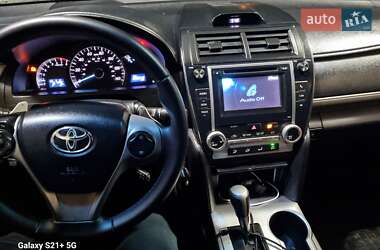 Седан Toyota Camry 2013 в Киеве