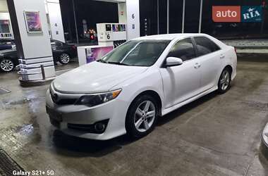 Седан Toyota Camry 2013 в Киеве