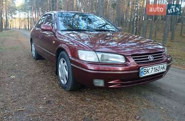 Седан Toyota Camry 1999 в Сарнах