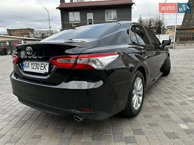 Седан Toyota Camry 2019 в 