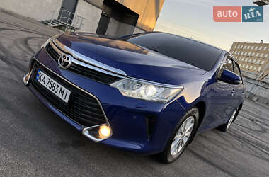 Седан Toyota Camry 2015 в Киеве