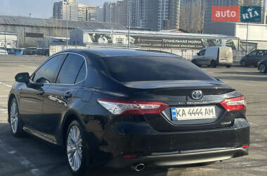 Седан Toyota Camry 2020 в Киеве