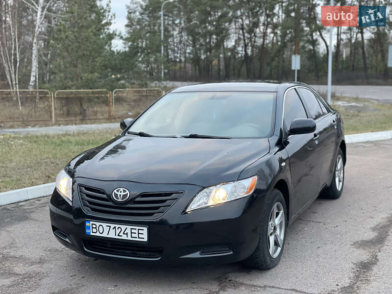 Седан Toyota Camry 2008 в Сарнах