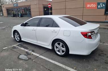 Седан Toyota Camry 2013 в Киеве