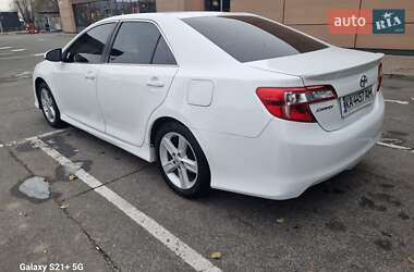 Седан Toyota Camry 2013 в Киеве