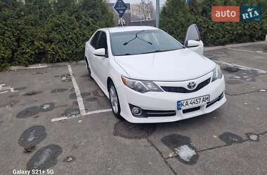 Седан Toyota Camry 2013 в Киеве