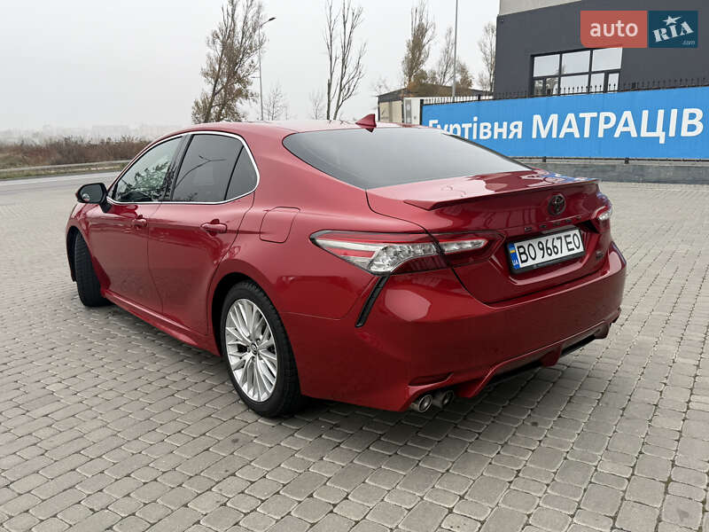 Седан Toyota Camry 2019 в Тернополе