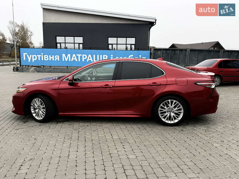 Седан Toyota Camry 2019 в Тернополе