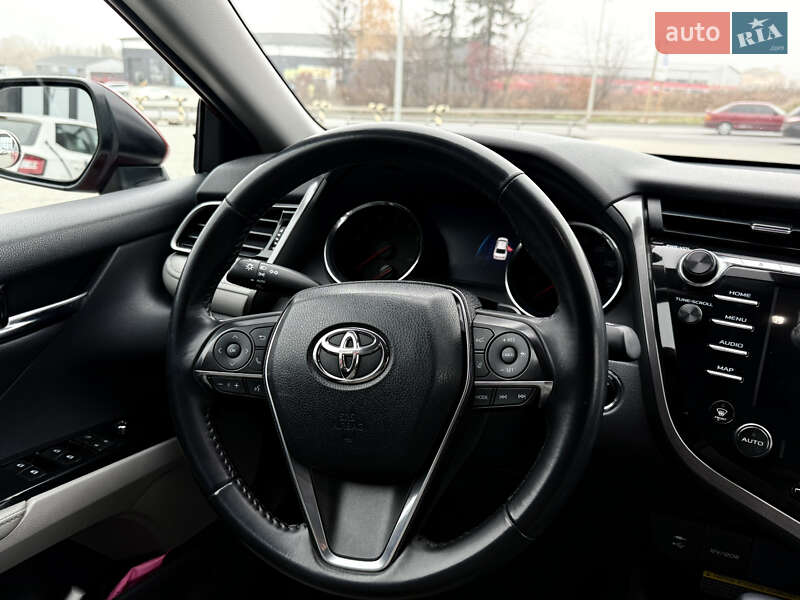 Седан Toyota Camry 2019 в Тернополе