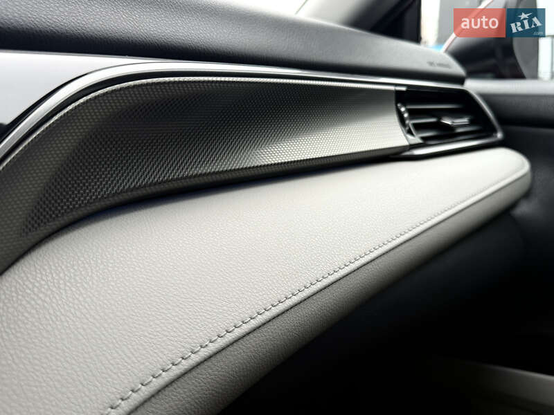 Седан Toyota Camry 2019 в Тернополе